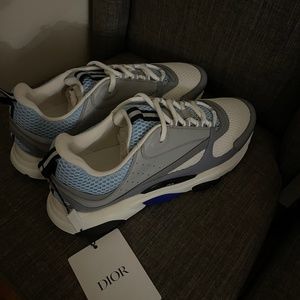 Dior b22 men’s sneakers unworn!!!!!